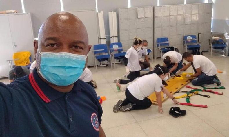 Sargento Eustquio do Corpo de Bombeiros e professor da Faculdade Santa Casa no curso de primeiros socorro