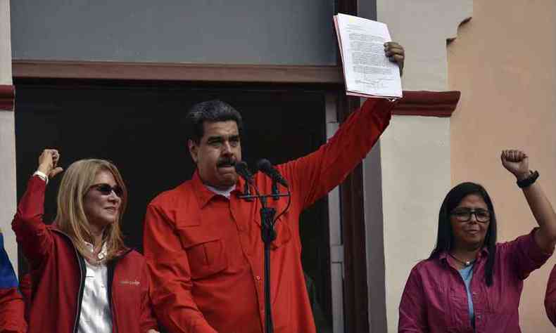 Maduro comparou o quadro atual no pas ao da tentativa de golpe enfrentado pelo ento presidente Hugo Chvez (1954-2013)(foto: Luis ROBAYO / AFP )