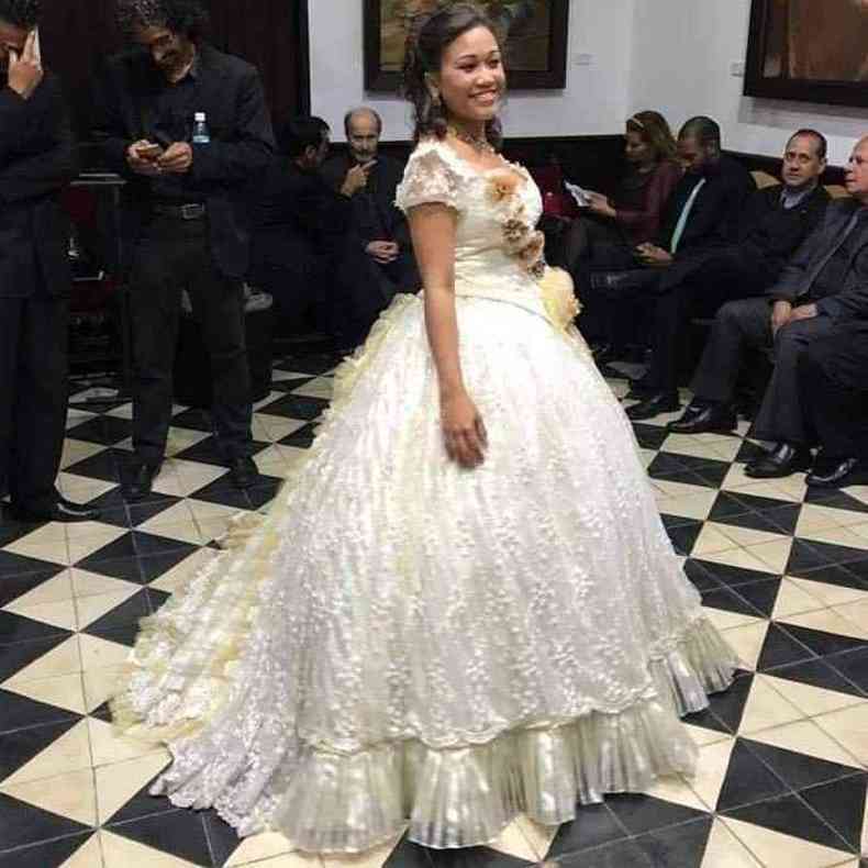 Rosa Mara Martnez vestida para apresentao na Venezuela
