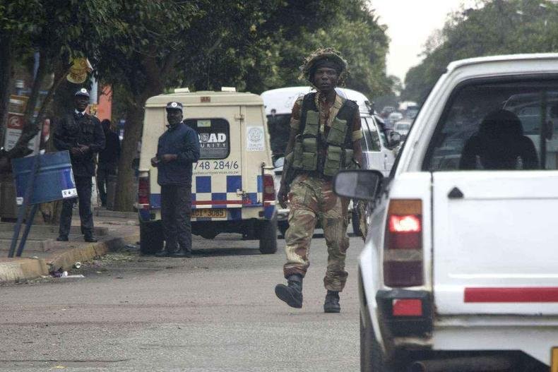 (foto: AFP / Jekesai NJIKIZANA)