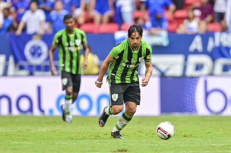 Lance da partida do Am�rica contra o Cruzeiro em Bras�lia