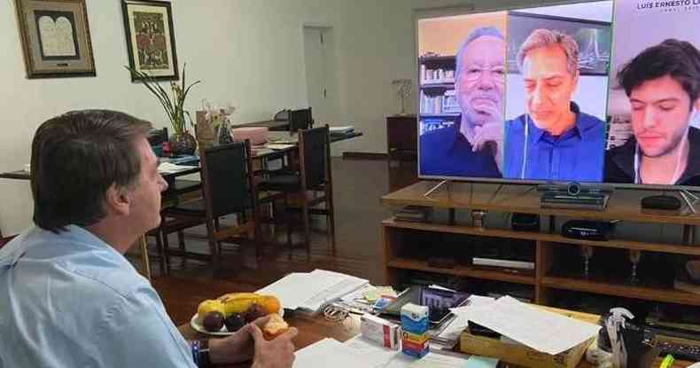 Bolsonaro publicou a imagem em forma de 'convite' chamando seus seguidores e apoiadores para assistir a transmisso(foto: Redes Socias/Reproduo)