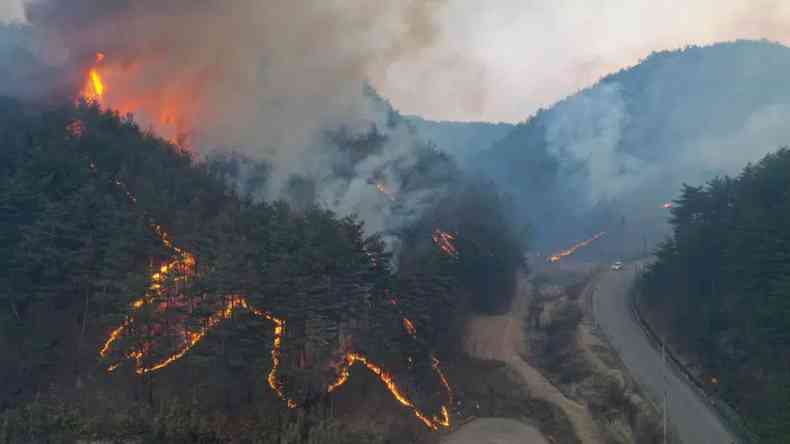 Imagem area das propores do incndio na Coria do Sul