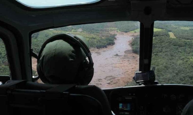 Somente de Minas Gerais são 200 militares empenhados nos trabalhos de busca (foto: Túlio Santos/EM/D.A Press) Somente de Minas Gerais são 200 militares empenhados nos trabalhos de busca (foto: Túlio Santos/EM/D.A Press)