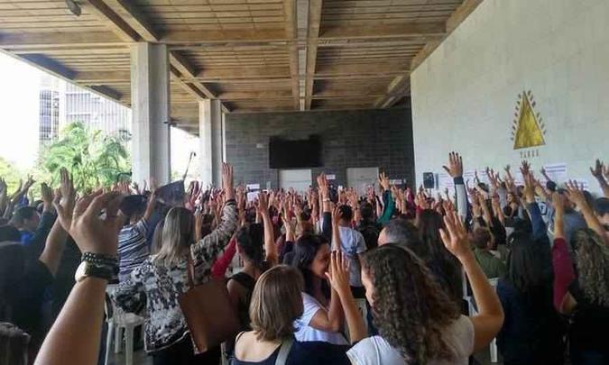 Categoria decidiu, na semana passada, entrar em estado de greve(foto: Sinpro Minas/Divulgação) Categoria decidiu, na semana passada, entrar em estado de greve(foto: Sinpro Minas/Divulgação)