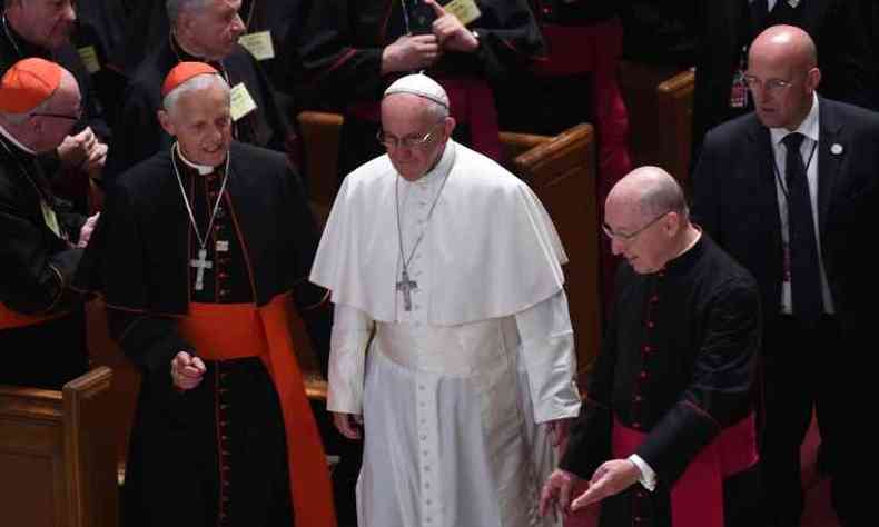 'Talvez no seja fcil para vocs ler sua alma; talvez sejam submetidos  prova por sua diversidade. Em todo caso, saibam que tambm tm recursos a compartilhar. Portanto, os acolham sem medo' - Papa Francisco(foto: AFP PHOTO/POOL/JONATHAN NEWTON )