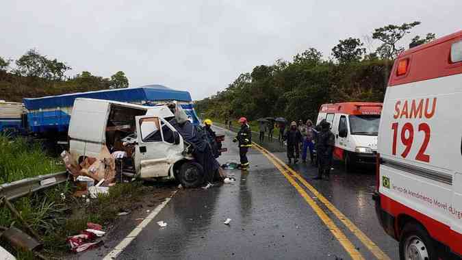 Rodovia ficou interditada para o atendimento das vtimasCorpo de Bombeiros/Divulgao