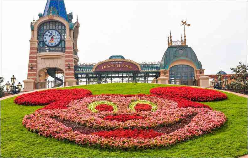 Hotel que faz parte do complexo de parques da Disney em Xangai tem programao especial para o aniversrio do Mickey(foto: Disney World Company/divulgao)