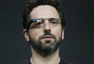 Sergey Brin mostra o Google Glass (foto: AFP PHOTO/Kimihiro Hoshino ) Sergey Brin mostra o Google Glass (foto: AFP PHOTO/Kimihiro Hoshino )