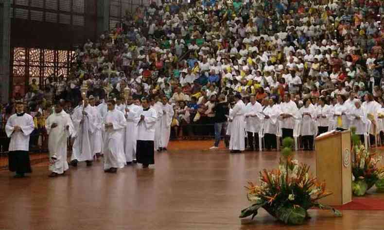 Dom Geraldo Lyrio conduz a cerimnia pelos 270 anos da Diocese de Mariana(foto: Euller Jr. / E.M/DAPress)