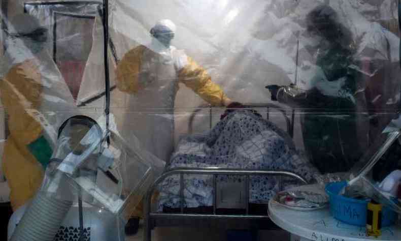 Mdicos do Congo atendem paciente com ebola surto da doena em 2018