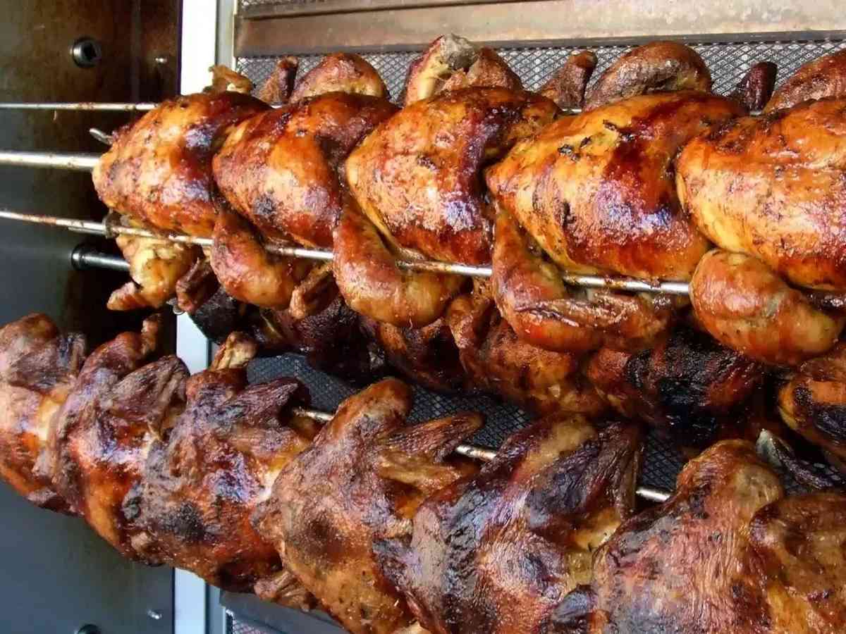 Brasileiro troca chester por frango de padaria para economizar no Natal -  Economia - Estado de Minas