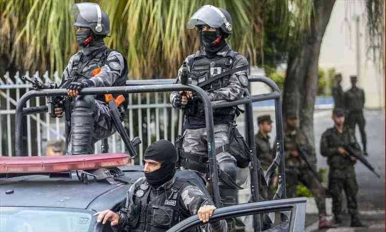 No Rio de Janeiro, onde as Foras Armadas assumiram o controle da segurana pblica, a mobilizao incluir 35 mil agentes(foto: DANIEL RAMALHO / AFP )