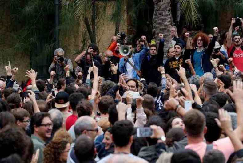 Referendo na Catalunha foi marcado por confrontos e centenas de feridos (foto: Reuters/Yves Herman)