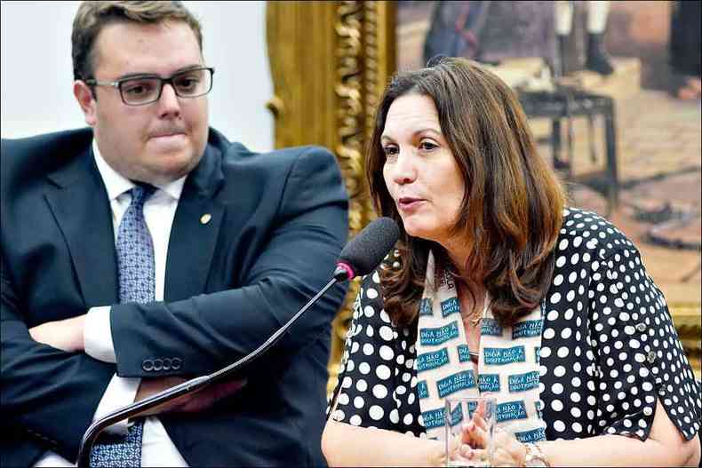 Presidente e vice da CCJ, Francischini e Bia Kicis, ambos do partido de Bolsonaro: busca por relator alinhado ao Planalto (foto: Pablo Valadares/Cmara dos Deputados - 13/2/19)