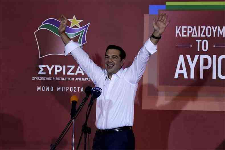 O partido de Tsipras venceu o conservador Nova Democracia com quase 7,5 pontos de vantagem(foto: AFP PHOTO / ARIS MESSINIS )