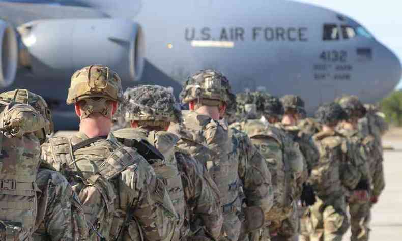 Exrcito americano deve enviar mais 3.500 militares para o Oriente Mdio(foto: CAPT. ROBYN HAAKE/US ARMY/AFP)