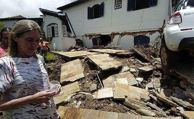 Pedi que todos me abra�assem e depois de saber que todos estavam bem, consegui uma panela de �gua quente para aumentar a temperatura - Ione Martins Villela Penna, comerciante(foto: Renato Weil/EM/D.A Press)