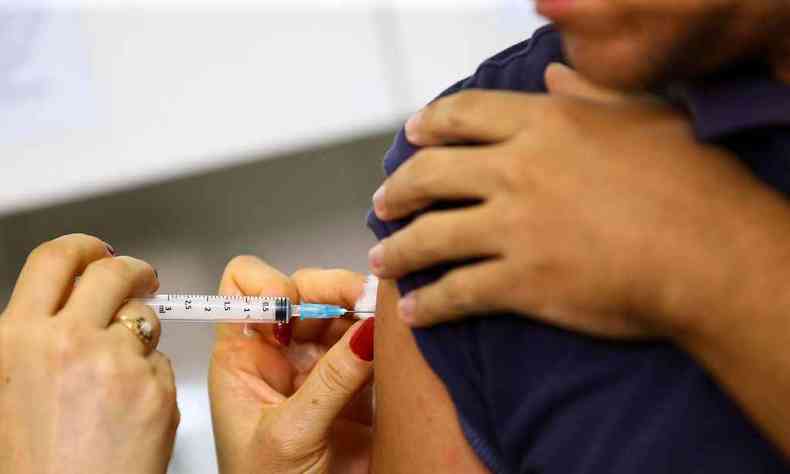 Meta  imunizar 90% do pblico-alvo da primeira etapa de vacinao(foto: Marcelo Camargo/Agncia Brasil)