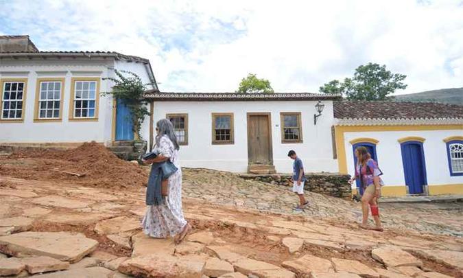 Piso solto na Rua da Câmara, no Centro de Tiradentes: área tombada foi alvo de projeto de revitalização em 2015 (foto: Alexandre Guzanshe/EM/DA Press) Piso solto na Rua da Câmara, no Centro de Tiradentes: área tombada foi alvo de projeto de revitalização em 2015 (foto: Alexandre Guzanshe/EM/DA Press)