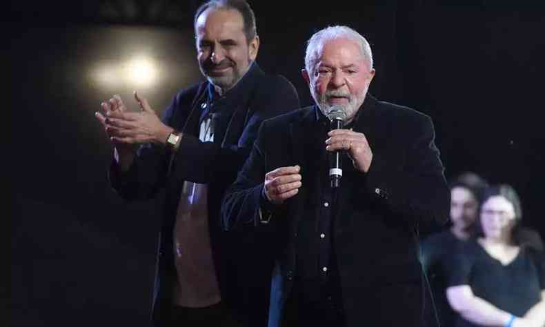 Lula e Kalil discursaram no incio da noite de ontem para milhares de pessoas.