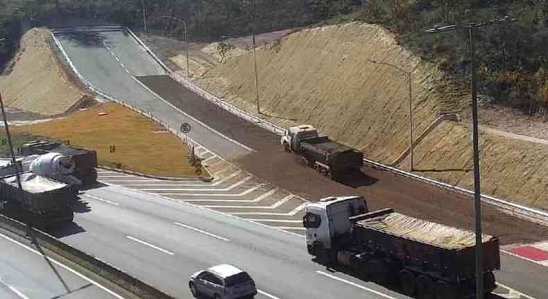 Caminho passa pelo trecho onde estrutura foi construda