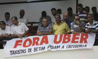 Em BH, taxistas pressionam polticos a proibir o Uber, mas projeto no Senado pode mudar a situao(foto: Edsio Ferreira/EM/DA Press - 10/8/15)