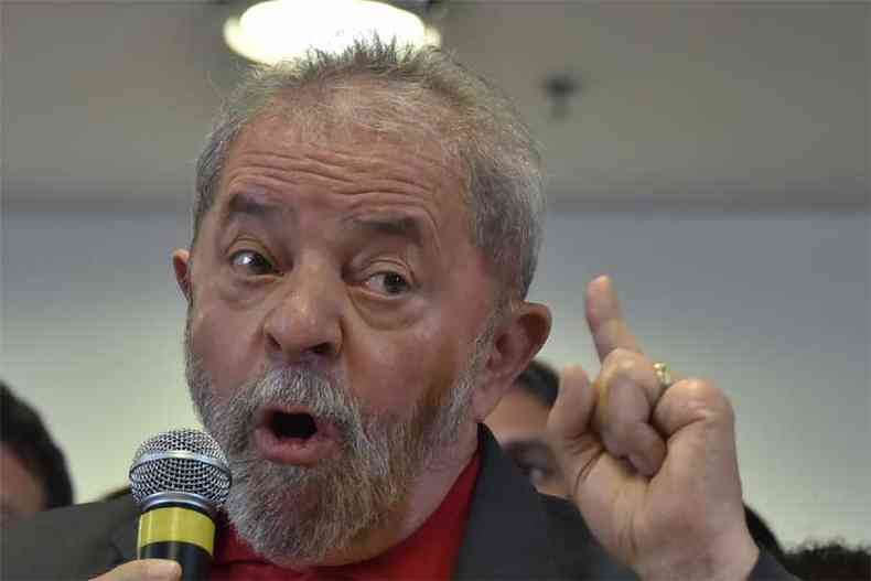 Segundo Lula, o Brasil vive momento de anomalia, onde o que menos importa  a verdade(foto: Nelson Almeida/AFP)