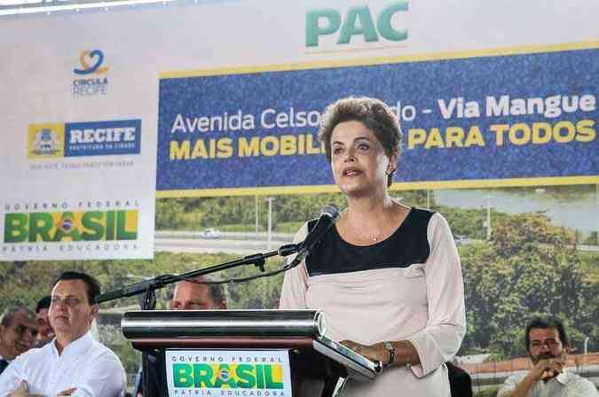  Roberto Stuckert Filho/PR(foto: Presidente Dilma Rousseff durante cerimnia de abertura ao trfego da pista leste da Avenida Celso Furtado - Via Mangue, no Recife)