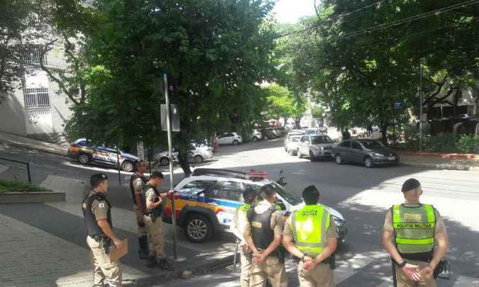 A ação acontece desde sexta-feira na praça no Bairro Gutierrez(foto: Secretaria Municipal de Segurança e Prevenção (SMSP) / Divulgação) A ação acontece desde sexta-feira na praça no Bairro Gutierrez(foto: Secretaria Municipal de Segurança e Prevenção (SMSP) / Divulgação)