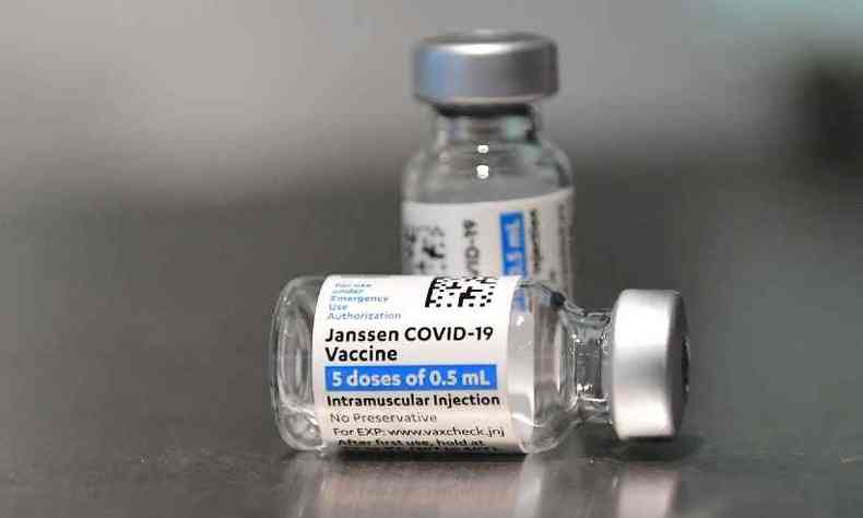 Vacinas Janssen so as nicas contra COVID, at o momento, aplicadas em apenas uma dose no Brasil(foto: Frederic J. BROWN/AFP)