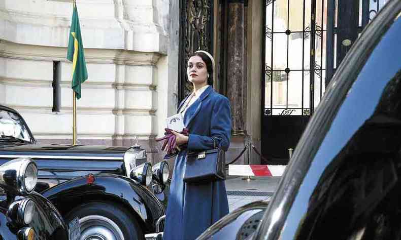 Sophie Charlotte interpreta Aracy, a destemida funcionria do consulado brasileiro em Hamburgo que livrou famlias judias da morte(foto: Globo/reproduo)