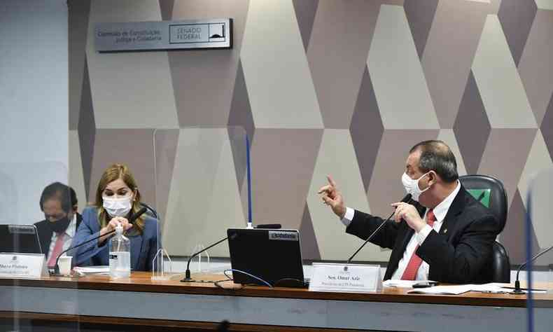 Mayra Pinheiro em depoimento na CPI da COVID no Senado Federal e senador Omar Aziz(foto: Leopoldo Silva/Agncia Senado)