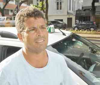 Luiz Carlos Duarte, de 41 anos, taxista h cerca de cinco anos(foto: MARCOS VIEIRA/EM/D.A PRESS)