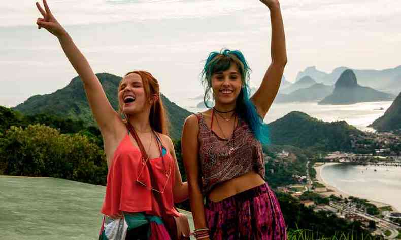 Larissa Manoela e Thati Lopes so amigas inseparveis no filme ''Dirios de intercmbio'', que estreia em 18 de agosto(foto: Netflix/divulgao)