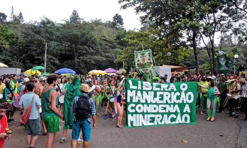  Manjerico, que comeou a concentrao s 6h30, no Mangabeiras, criticou a minerao em Minas Gerais em seu desfile(foto: Paulo Filgueiras/EM/D.A Press)