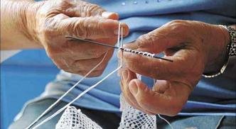 A renda turca de bicos est� entre as especialidades das artes�s, que trabalham duro para atender a demanda