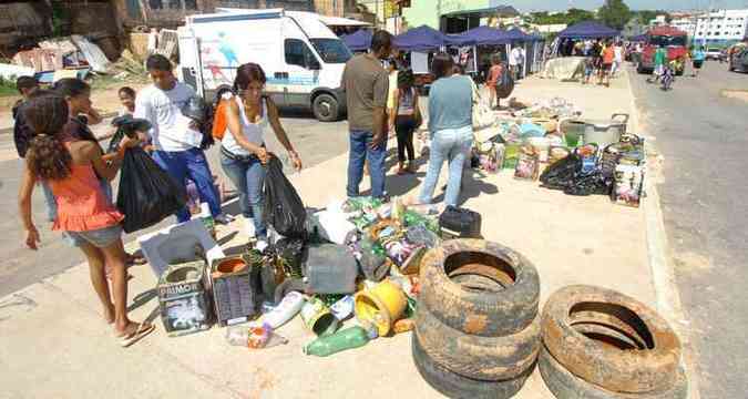 At o momento, 3.823 mil toneladas de materiais que poderiam servir de criadouro para o mosquito(foto: Juarez Rodrigues/EM/D.A Press )