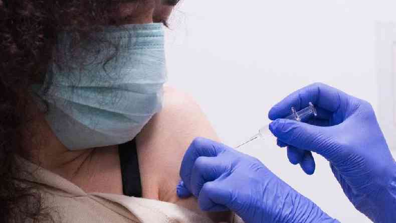 Para falar de um 'novo normal', segundo especialistas, ser necessrio vacinar a maioria(foto: Getty Images)