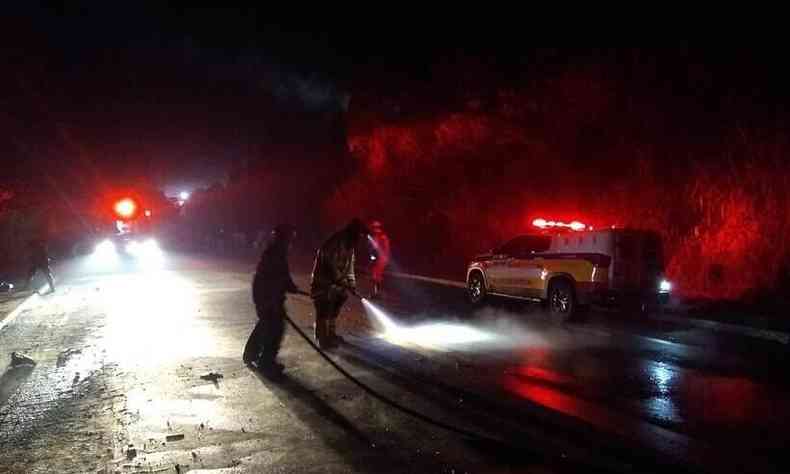 Acidente aconteceu na MG-431, entre Par de Minas e Itana(foto: Corpo de Bombeiros de Itana/Divulgao)