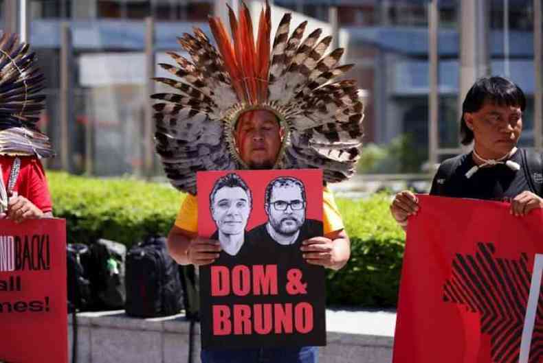 Protesto em Bruxelas de indgena contra o desaparecimento de Dom e Bruno