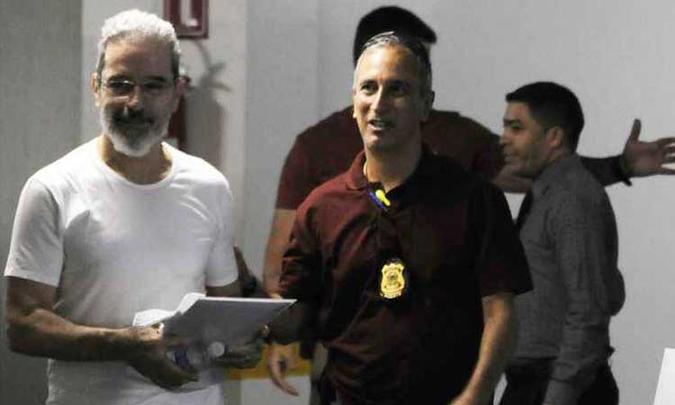 O senador cassado cumpre pena de 26 anos de prisão no Complexo Penitenciário da Papuda: diminuição de quatro dias da pena para cada livro comprovadamente lido (foto: Helio Montferre/Esp. CB/D.A Press) O senador cassado cumpre pena de 26 anos de prisão no Complexo Penitenciário da Papuda: diminuição de quatro dias da pena para cada livro comprovadamente lido (foto: Helio Montferre/Esp. CB/D.A Press)