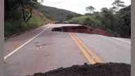 BH-Ouro Preto: crateras no asfalto interditam dois sentidos da BR-356