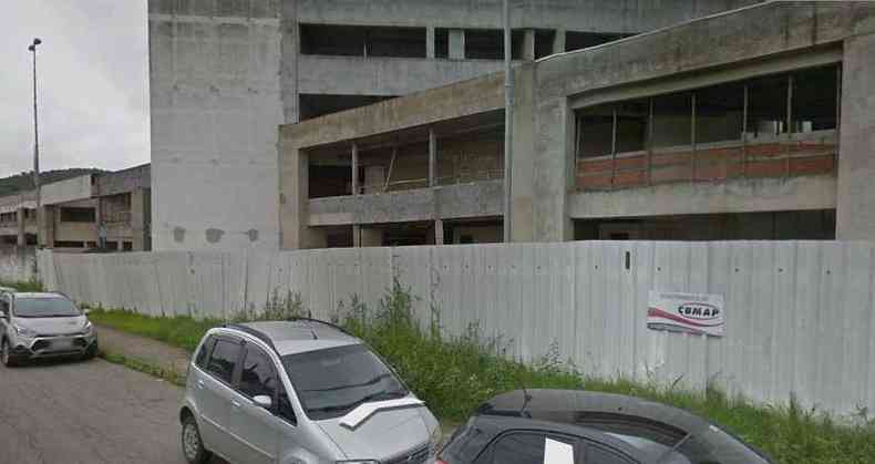 Obras do Hospital Regional de Juiz de Fora tiveram incio em 2010, durante a gesto do ento prefeito Custdio Mattos(foto: Google Earth/Reproduo)