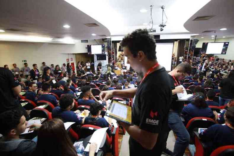 Alunos de escolas pblicas participam do Campeonato Estadual de Matemtica(foto: Edsio Ferreira/EM/D.A.Press)
