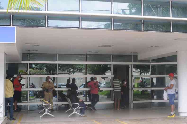 Foto da entrada de um hospital privado, em Belo Horizonte, não identificado