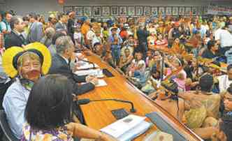 A demarcao de terras e os conflitos com fazendeiros so temas discutidos pela Frente Parlamentar de Apoio aos Povos Indgenas(foto: Wilson DiasABR)