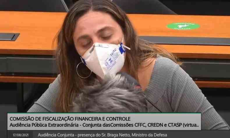 Deputada Fernanda Melchionna (PSOL-RS) reagiu  tentativa de ser impedida de falar durante audincia(foto: Tv Cmara/Reproduo)
