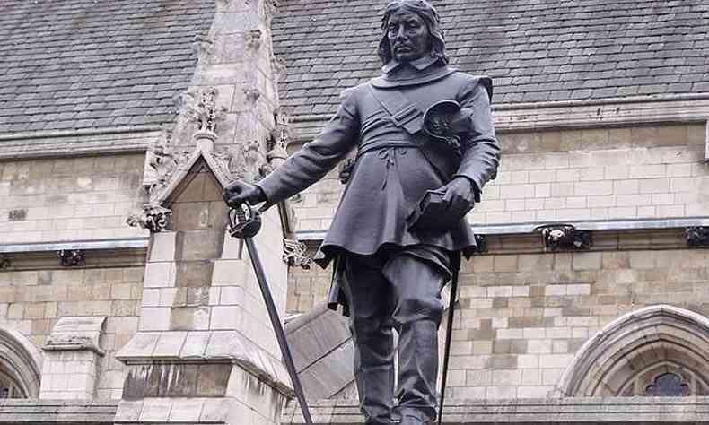 Esttua de Oliver Cromwell: perodo curto em que foi institudo a Repblica na Inglaterra pela burguesia puritana.(foto: Elliott Brown)