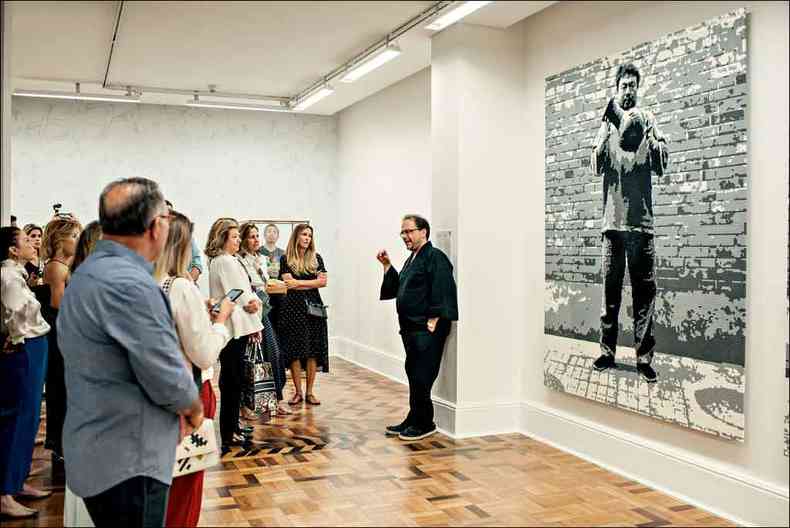 Marcello Dantas, curador da mostra Ai Weiwei %u2013 Raiz, na visita guiada para convidadas da Dotart(foto: fotos: Lecanovo)